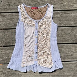 SYLC Camisa: Lace Panel Sleeveless Button-Down Vest. Women’s Size Small.